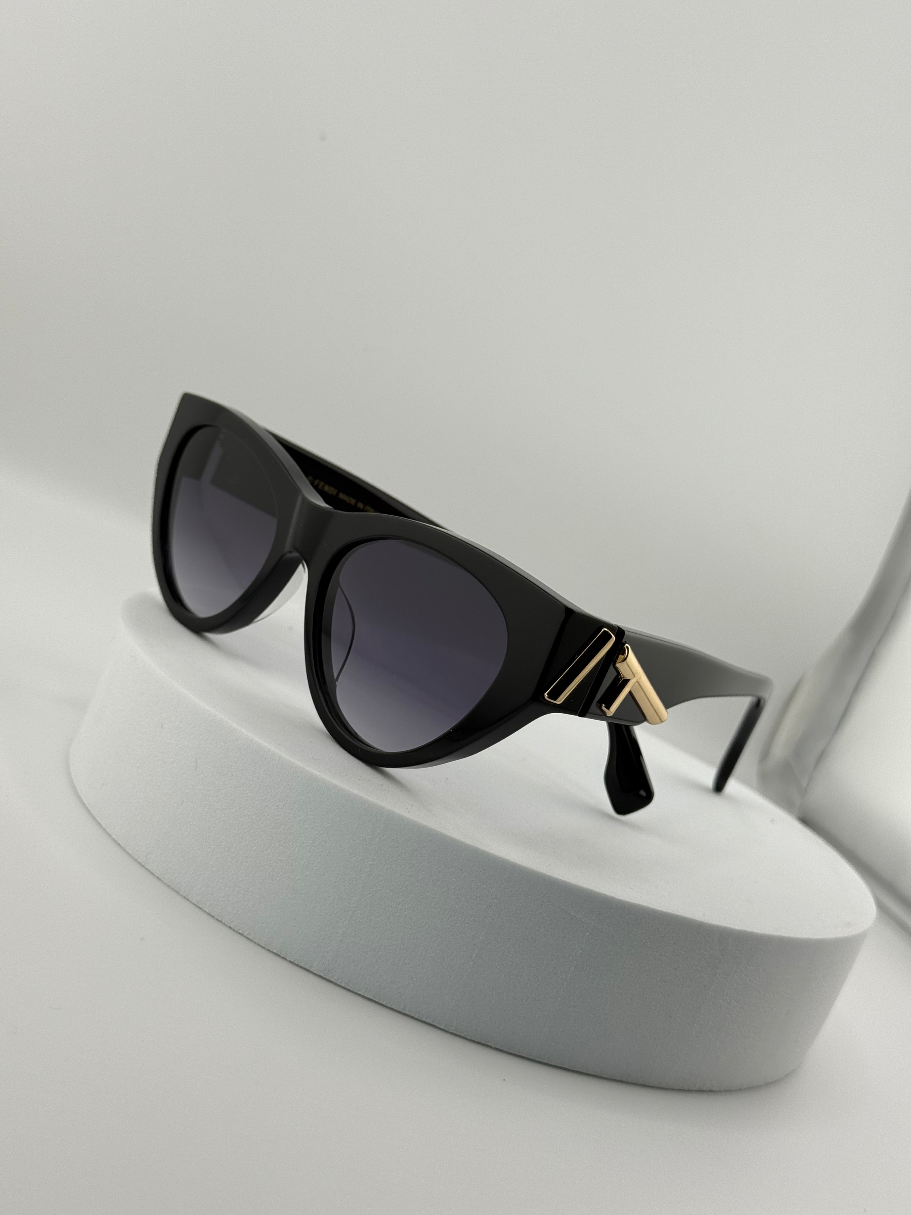 Fendi First FE Cat Eye Sunglasses – Black | Women’s Designer