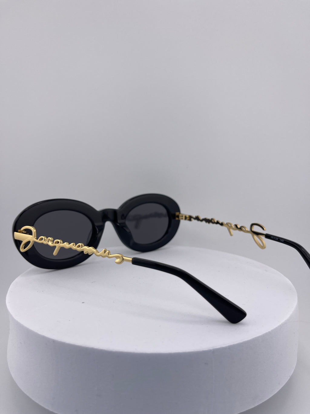 Jacquemus Signature Oval Luxe Shades