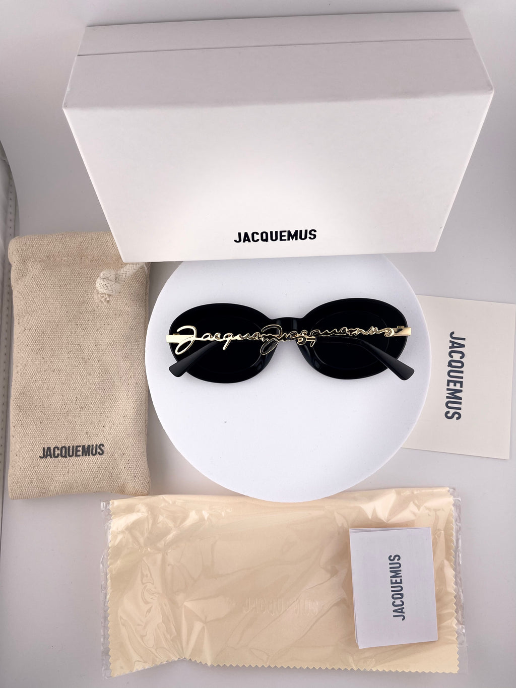 Jacquemus Signature Oval Luxe Shades