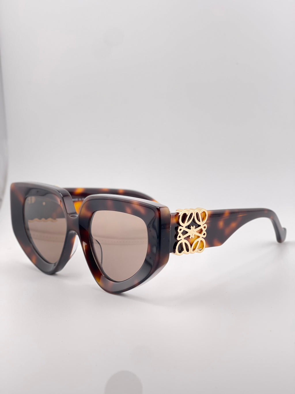 Lowe Tortoise Luxe Frames – Monogram Edition