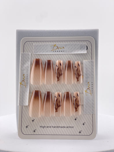 Nail On Chic 010